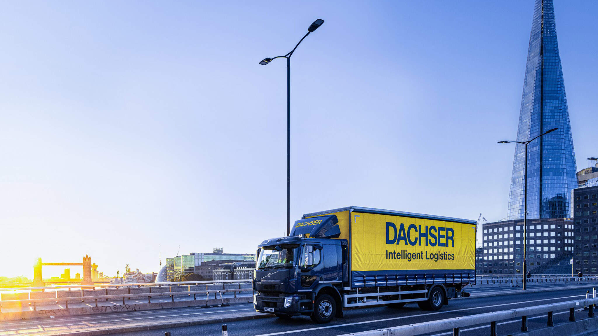 Avec Smart Border Connect, DACHSER transporte les marchandises pour les clients du Royaume-Uni vers l'Europe via la France avec rapidité et fiabilité, en prenant en charge toutes les formalités douanières et fiscales. Photo : DACHSER