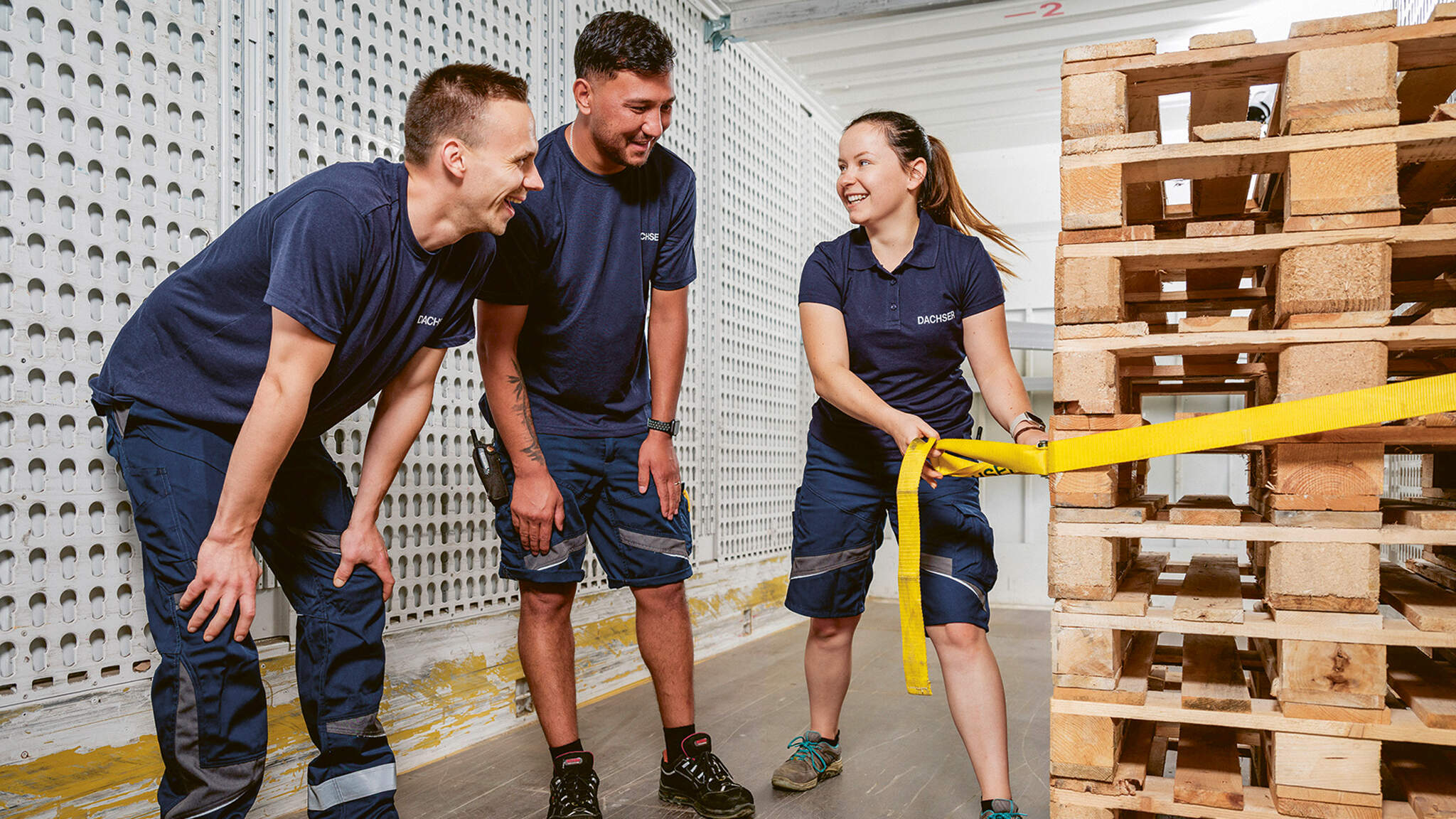 S'impliquer et montrer comment faire, cela fait partie du travail. (Photo : Stefan Gergely)